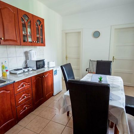 Viragos Vendeghaz Appartement Keszthely Buitenkant foto