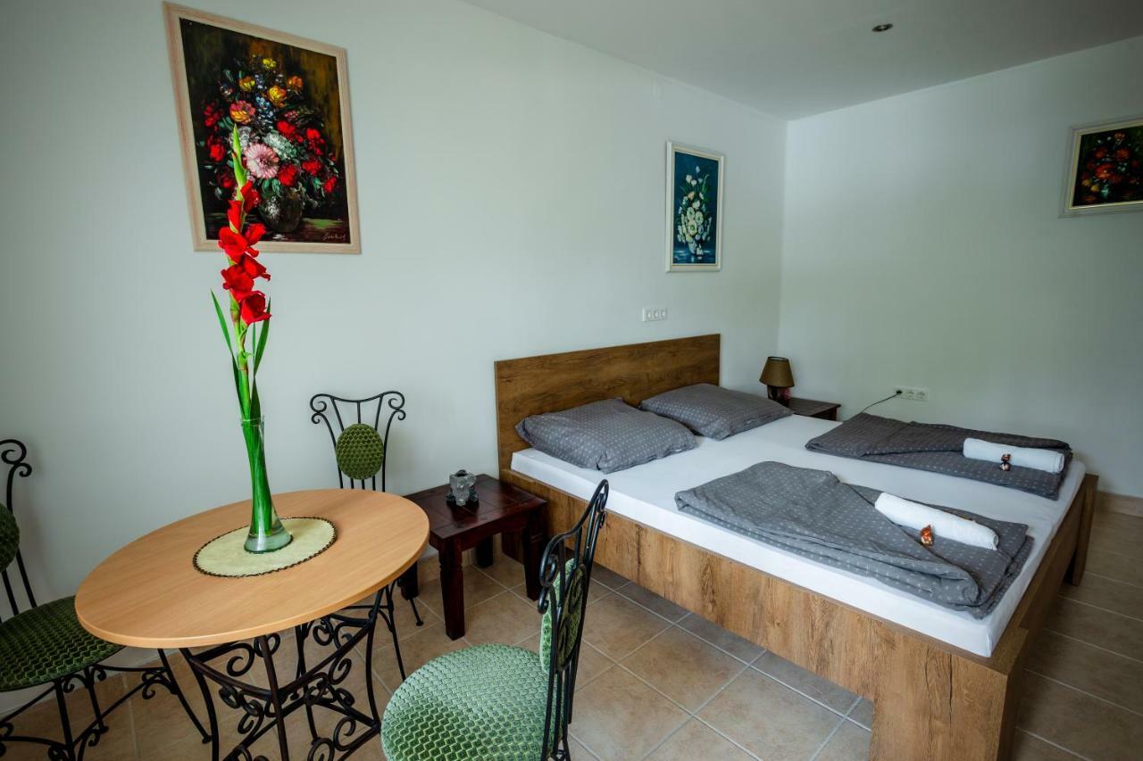 Viragos Vendeghaz Appartement Keszthely Buitenkant foto